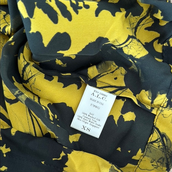 A.L.C. Black and Gold Patterned Blouse XS 100% Washed Silk - Picture 6 of 13